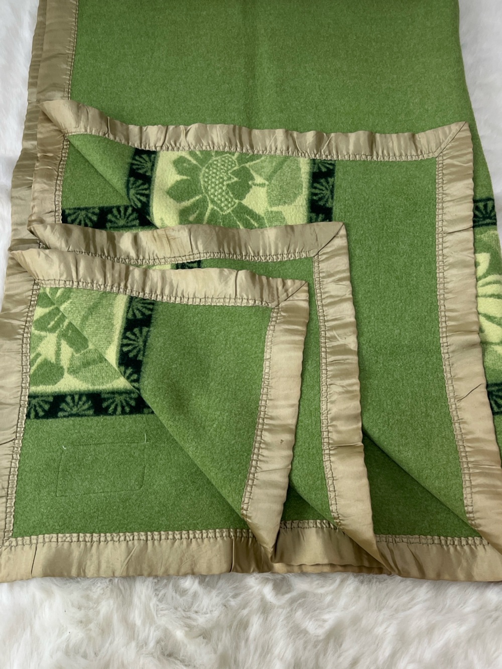 Vintage Wool Bowen superior Avocado Green Blanket with floral Bands 75”x55”